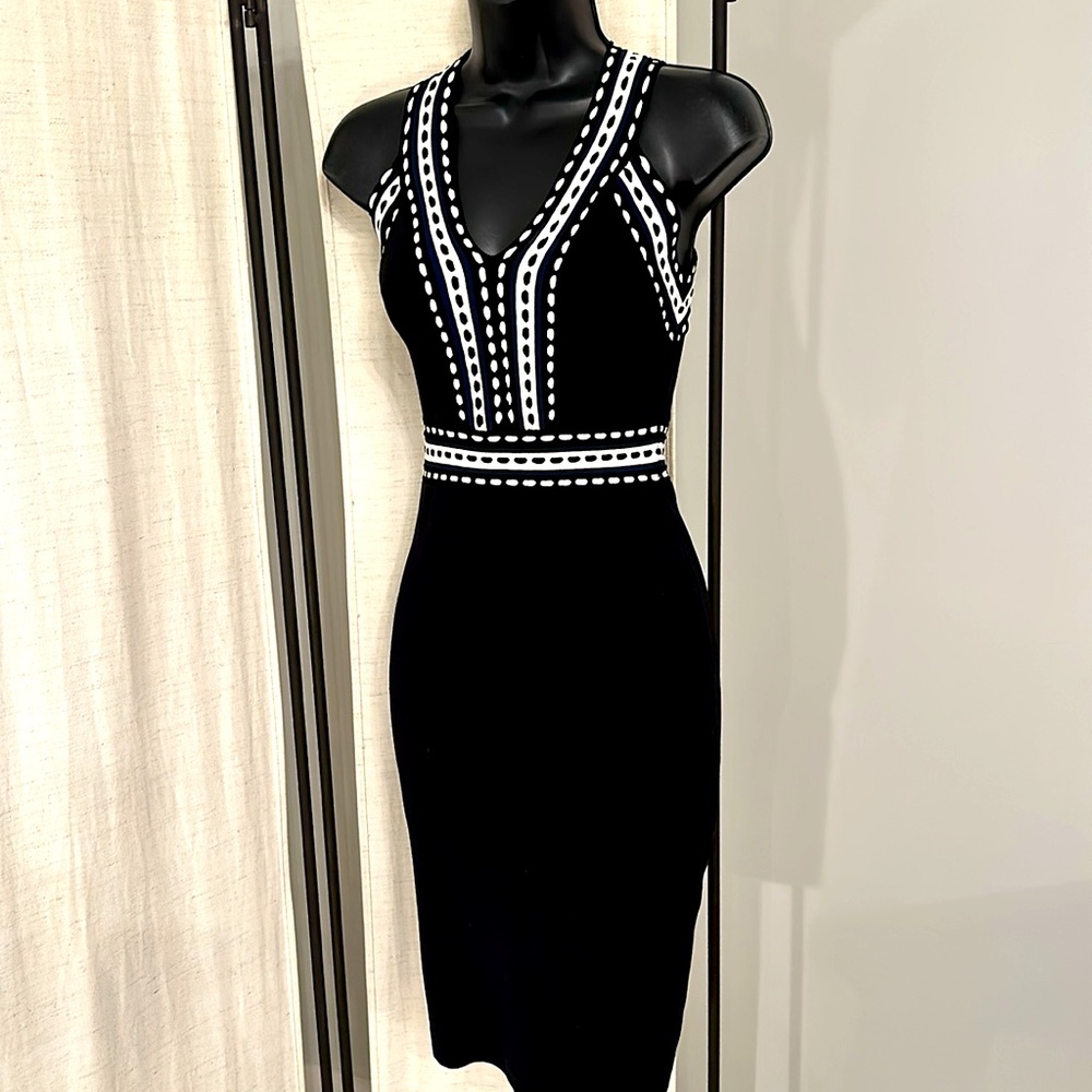 Milly black white navy trim bodycon knit stretch cocktail knee length dress